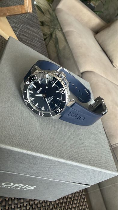 Часовник Oris aquis date 43