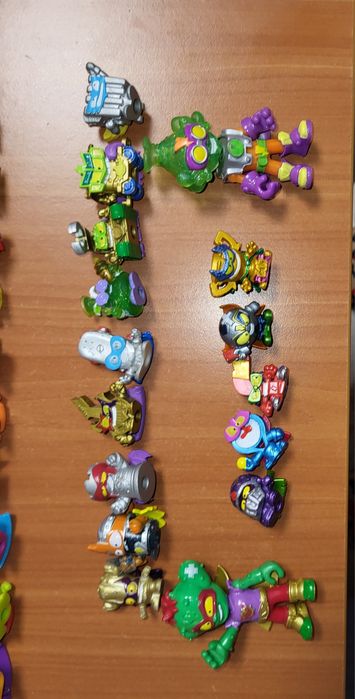 Figurine superzings: normale, rare, masinute