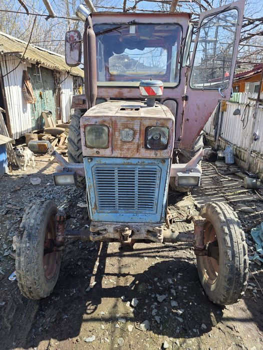 Vând  tractor u650 și utilaje agricole,toate  funcționale