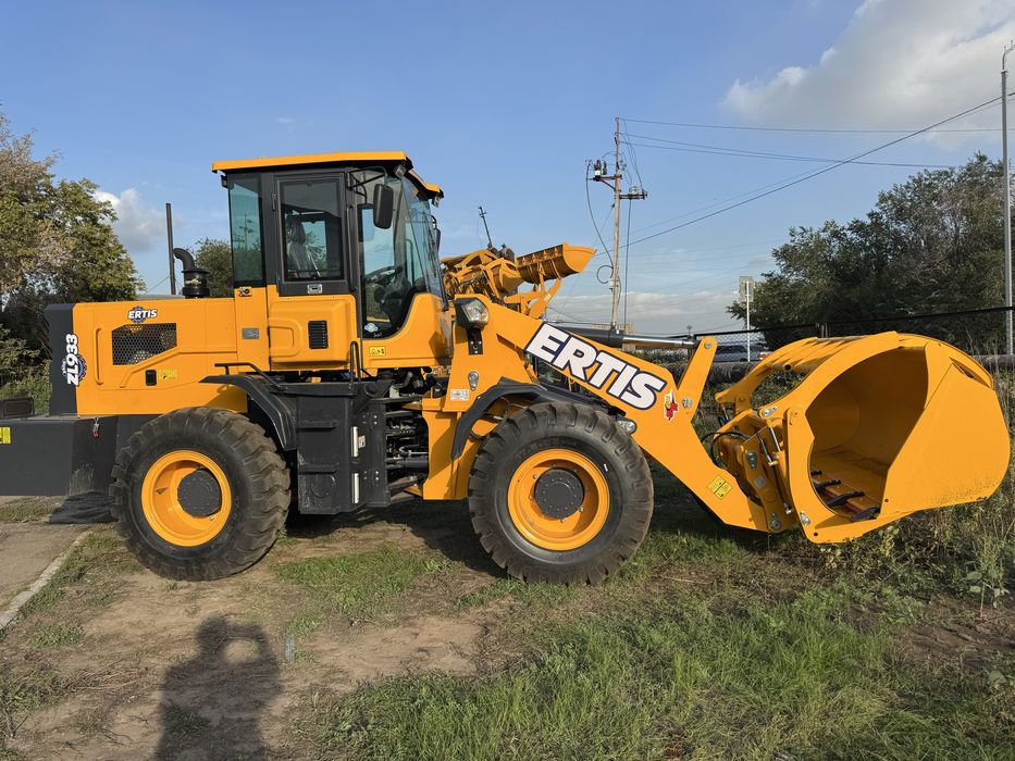 Погрузчик 2-х куб новый