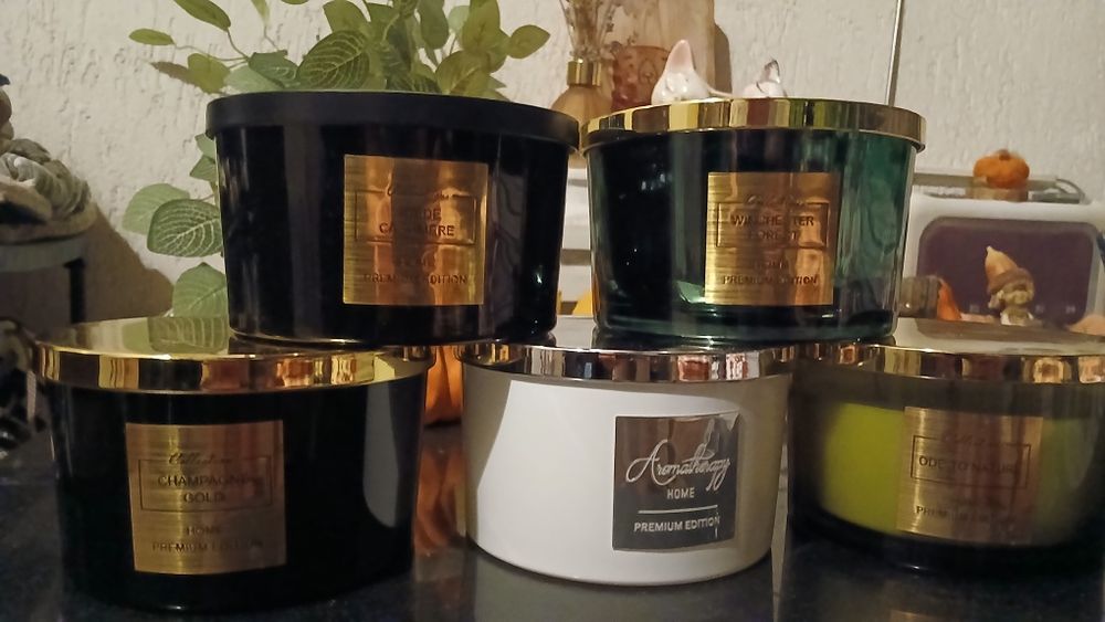 Lumânare parfumată Premium – 3 fitiluri (Recipient elegant din sticlă neagră)