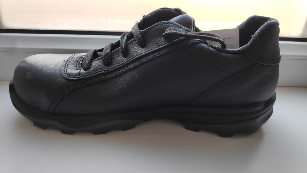 Продам спец обувь