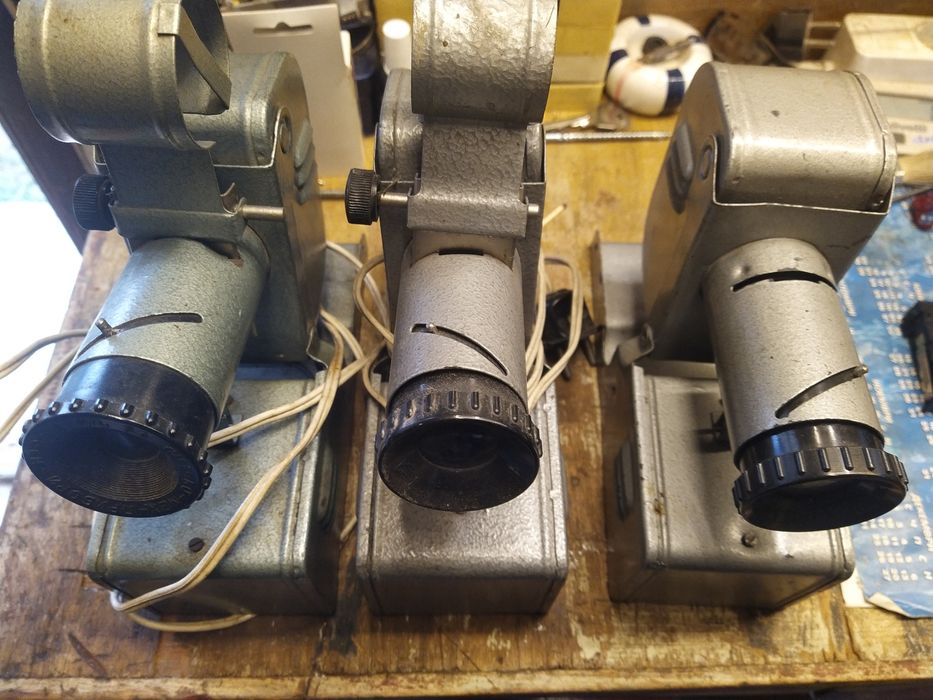 Прожекционни апарати Пионер 1 и филмчета.