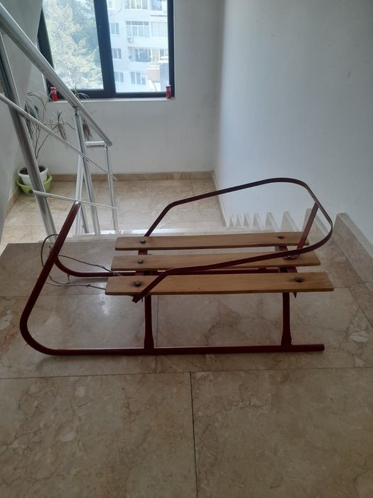 Детска шейна . Отлично състояние .