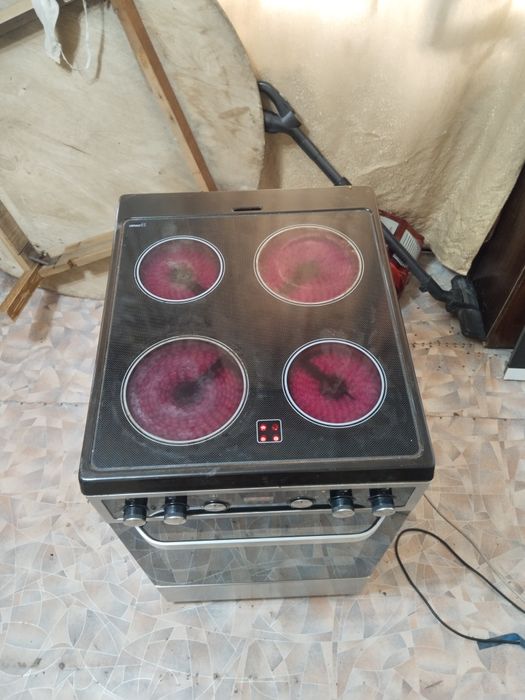 Продам стеклокерамическую плиту Haier