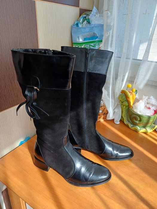 Vand cizme de dama lungi din piele naturala .