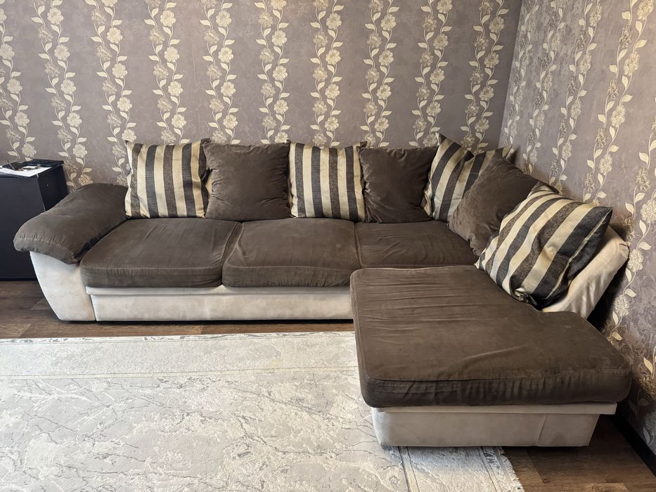 Продам диван угловой