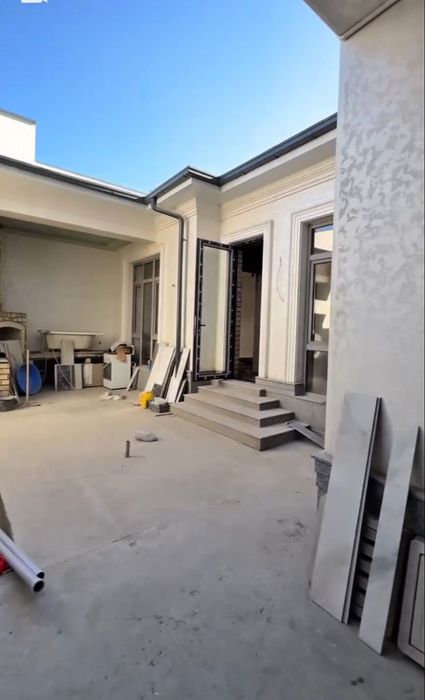 Без маклер. 220 000$ lik uy srochniyga 178000 $ ga sotiladi.