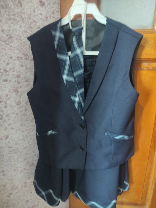 Продам школьную форму для девочки