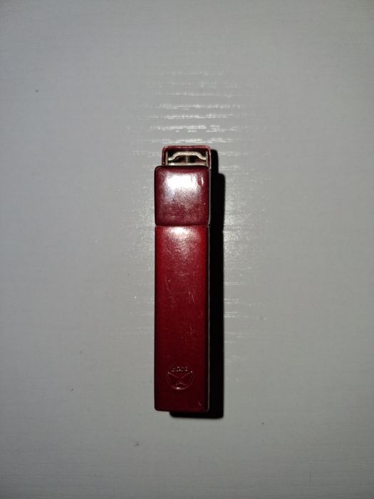Bricheta vintage defecta