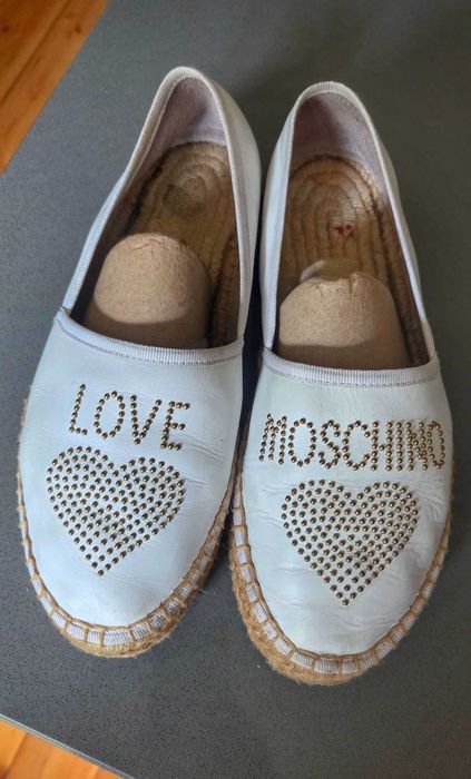 Бели мокасини moschino