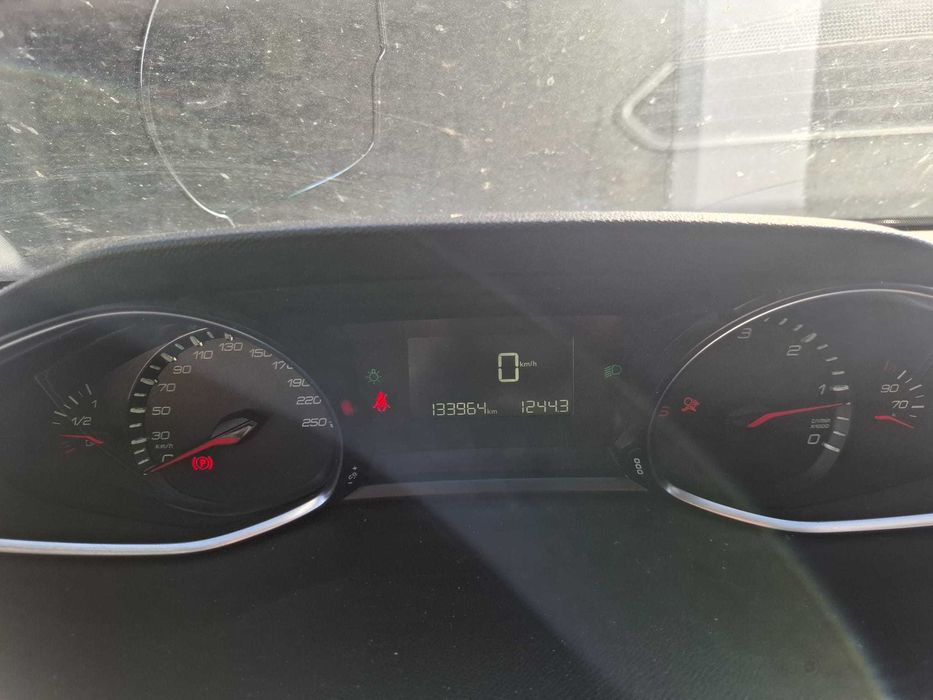 Vand masina Peugeot 308, SW,  avariata, an fabricatie -2014, motor diesel 1600 cmc
