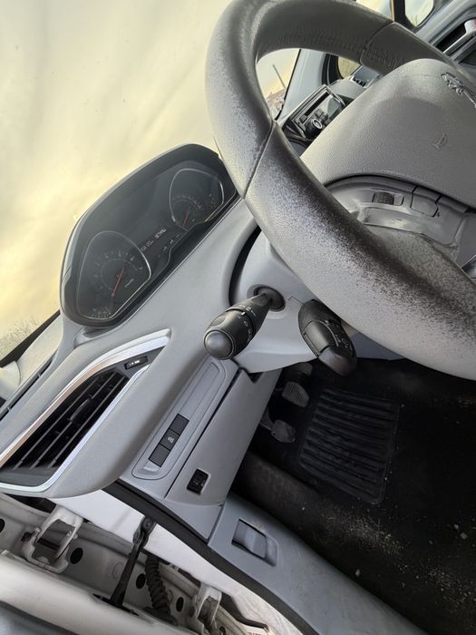 Пежо 208 1.3 82 кс бензин 2012г на части