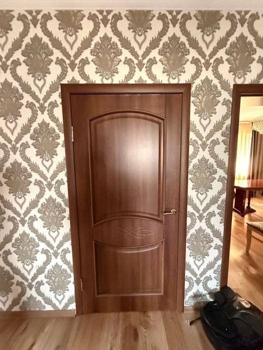 Продам коричневые двери