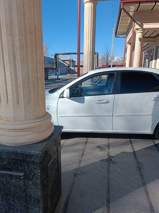 Ласетти сотилади