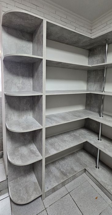 Продам шкафы и стол