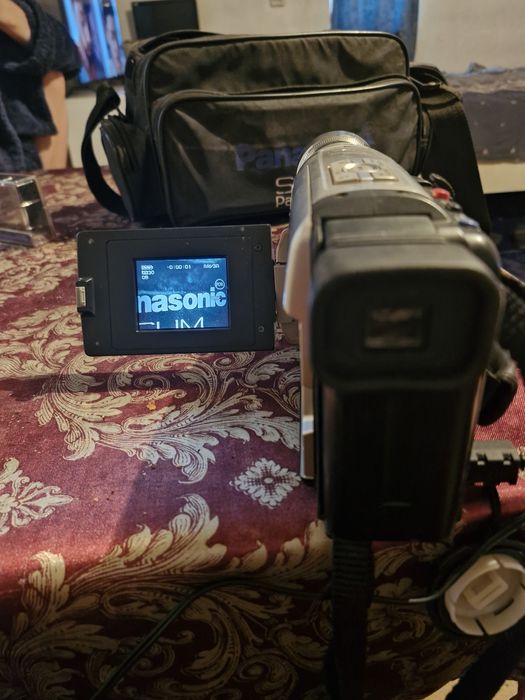 Видеокамера продам срочно