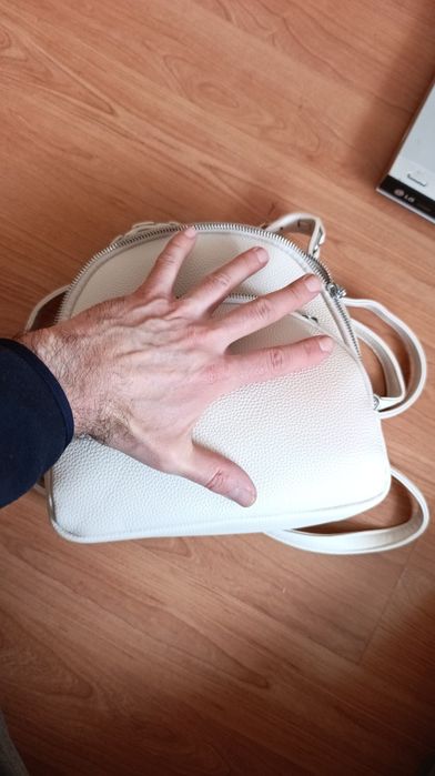 Дамска чанта,тип раничка