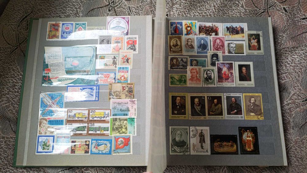 Продается книга с марками СССР