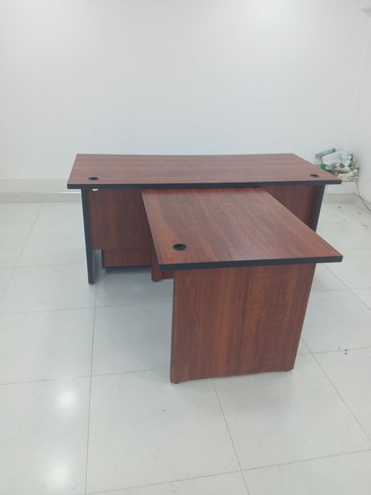 Офисный стол и тумбы