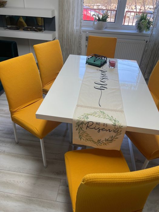 Vând 6 scaune albe din piele ecologică