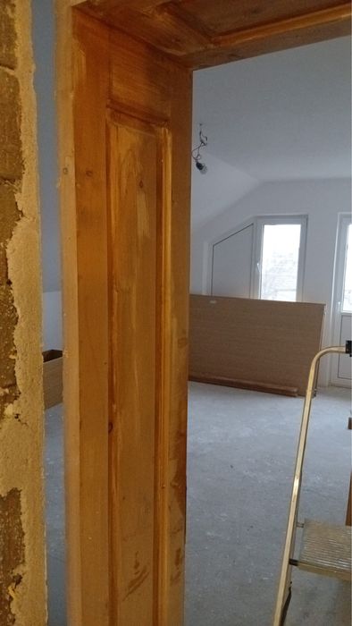 Vand usi din lemn masiv (brad)