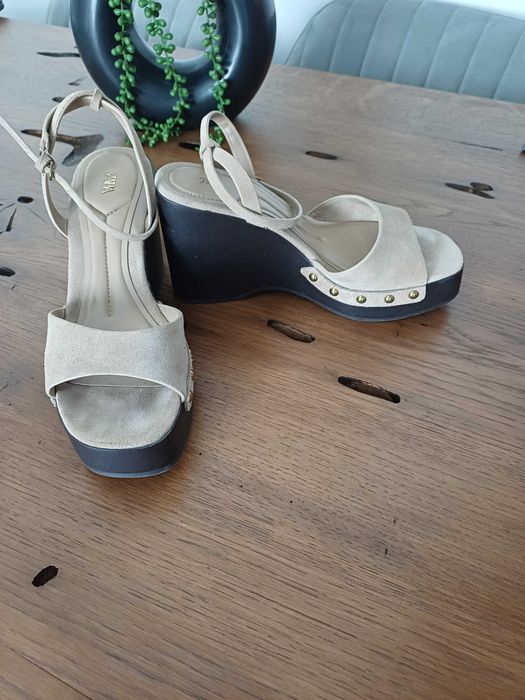 Vând sandale piele Zara