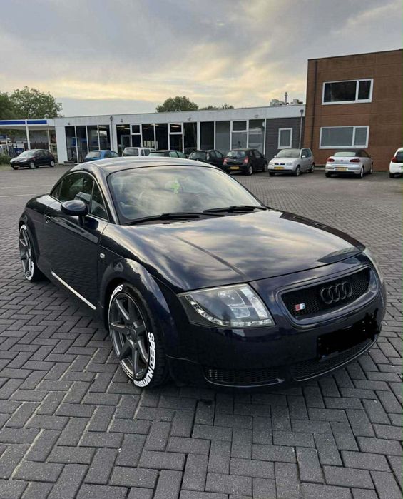 Audi tt 1,8 i. 180 CP manual 4 locuri adus recent inpecabil