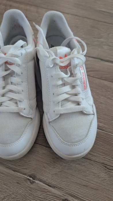 Бели сникърси Adidas
