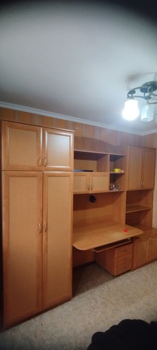 Компьютерный стол и шкаф