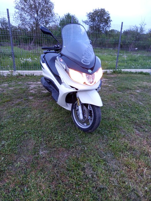 Maxi scooter Piaggio x10