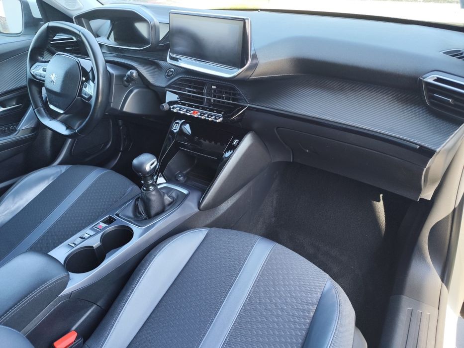 PEUGEOT 2008 ALLURE/ an 2020/1.5 diesel/ Virtual cockpit 3D