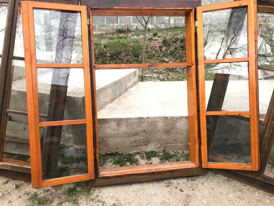 Стари дървени прозорци