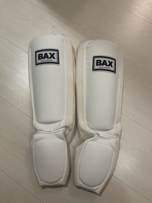 Продам перчатки и щитки на голень