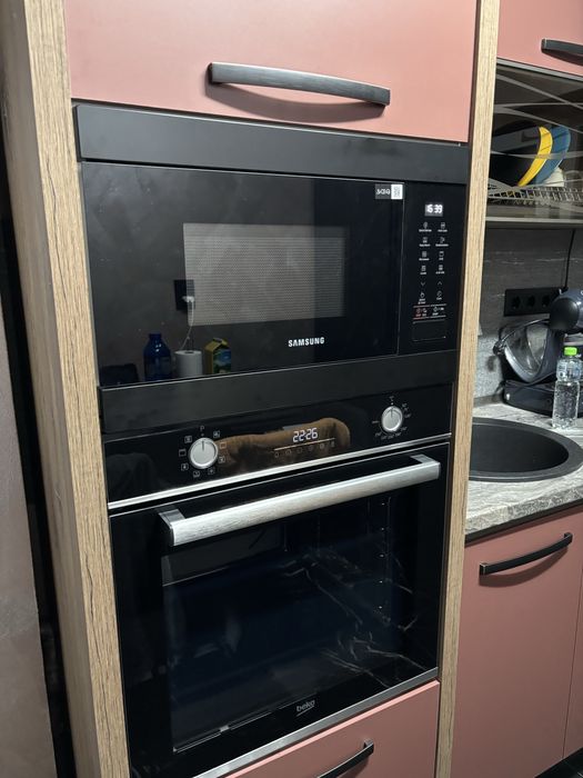 Cuptor microunde Samsung 23L 800w