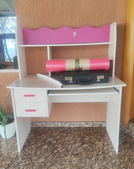 Бюро за детска стая