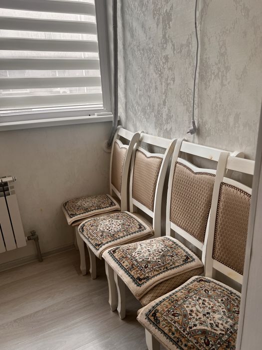 Продаю стул со стулями