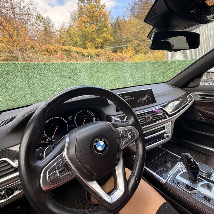 BMW 740i G12 2019 година