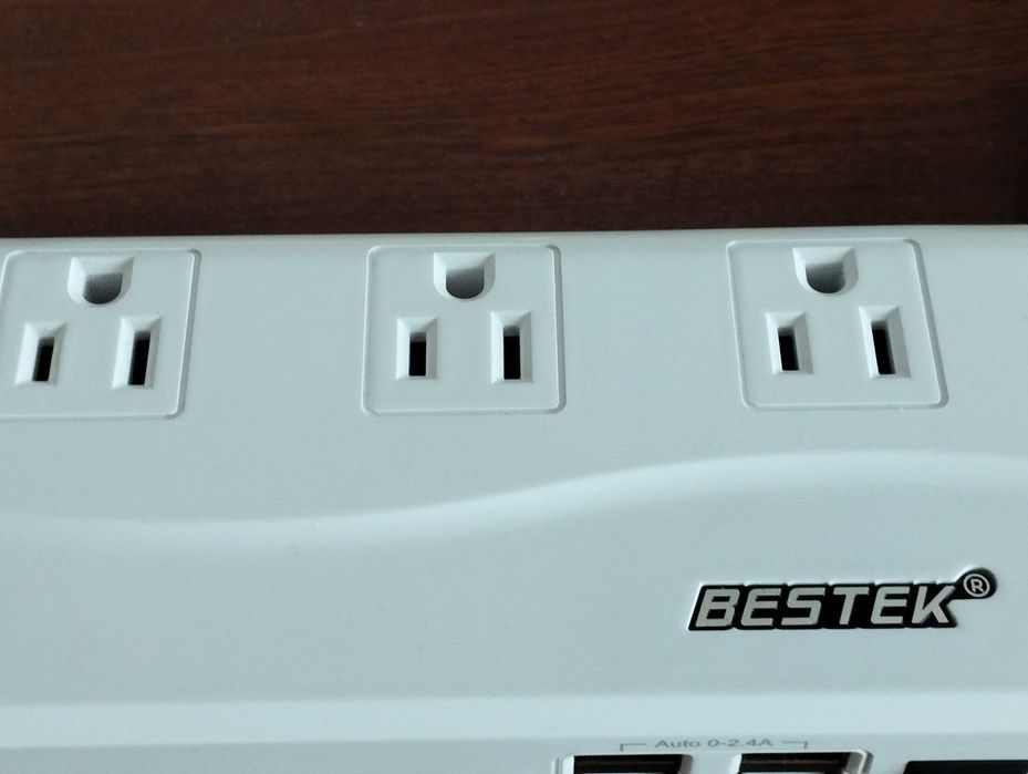 Адаптер за телефони ,лаптопи ,таблети.Таблет Alcatel onetouch Pixi-3.