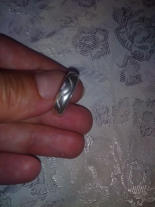 Продавам масивна сребърна халка . Цена 20.00 лв.