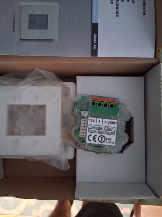 Panou de control Zehnder ComfoSense CS67 pentru unități de ventilație centralizata