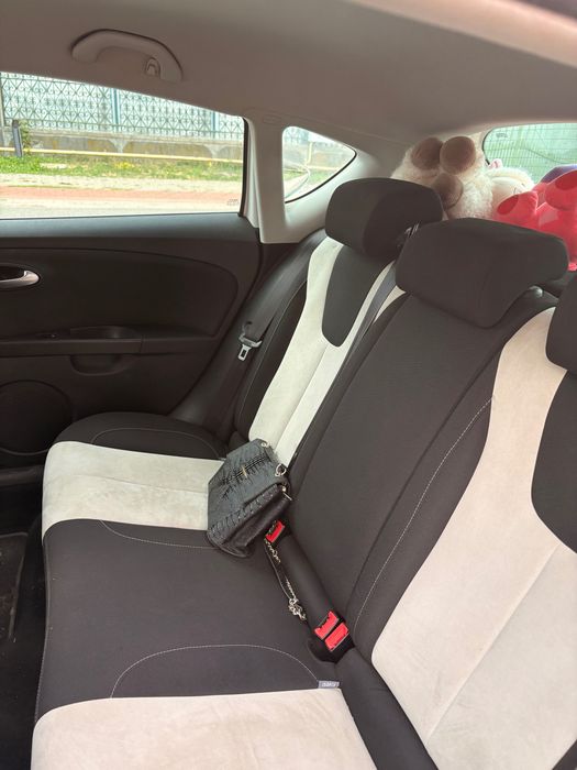 Seat Leon FR 1.8 TSI, 210.000 km, motor refăcut complet, pistoane și injectoare noi distribuție, întreținut bine, acte ok, 8000€, negociabil. Preț bun