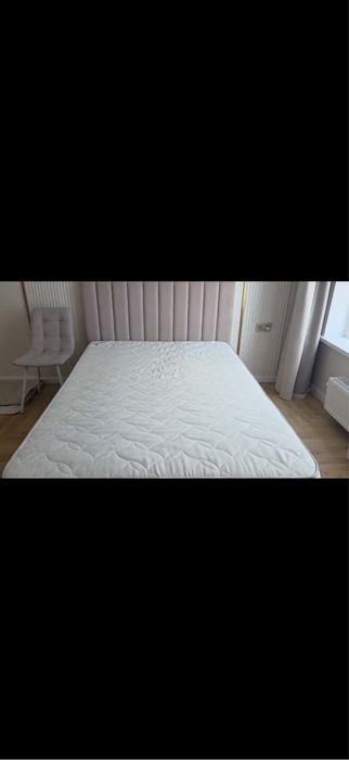 Продам двкхспальный кровать 1.60
