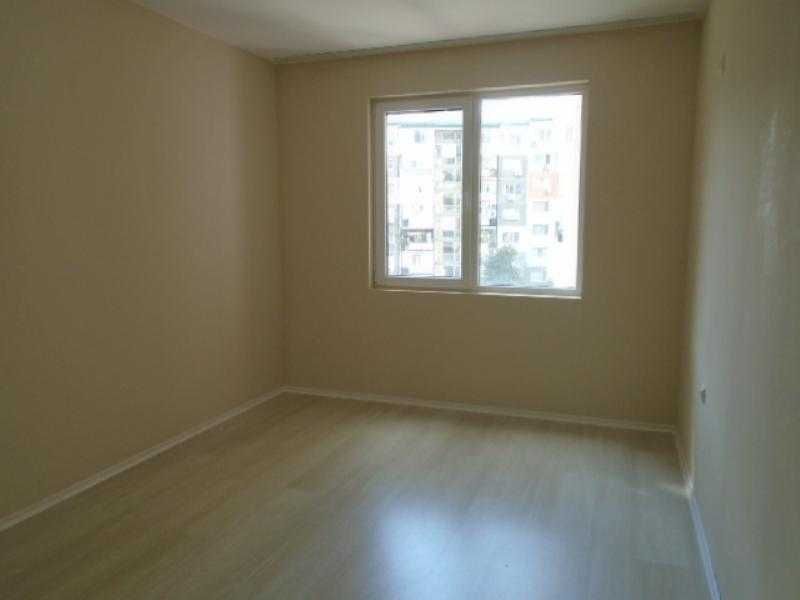 Дава се под наем Тристаен апартамент в Бургас, Славейков - 80 кв.м за 306 € - Снимка #3