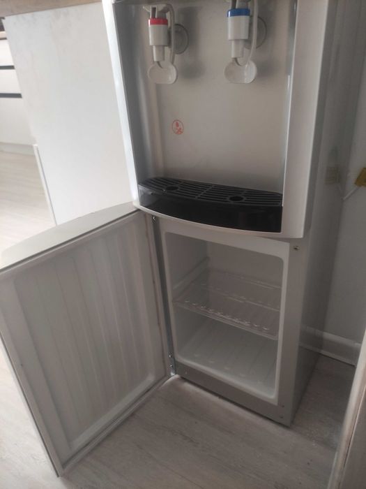 Диспенсер рабочий в хорошем состоянии