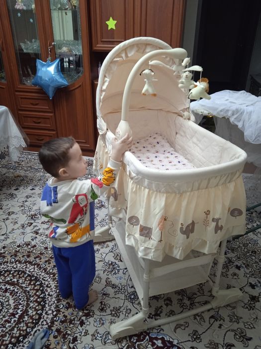 Детская люлька с мобилем