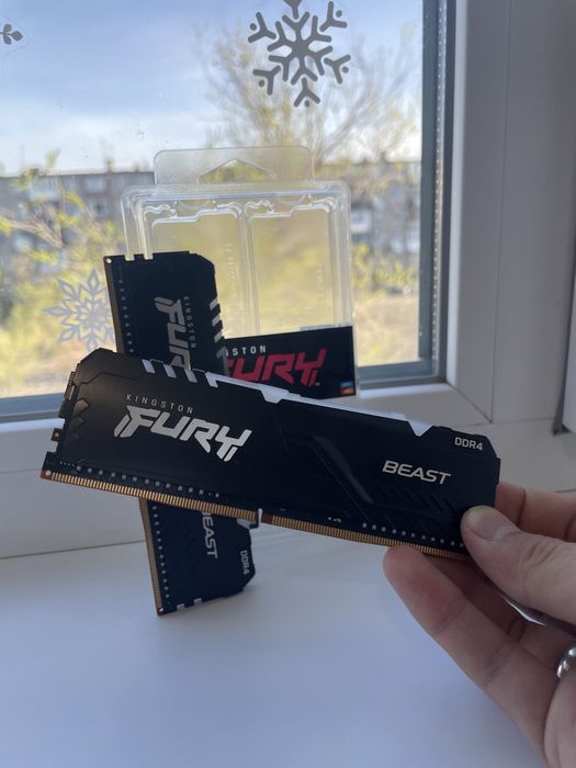Почти новая Оперативная память kingston Fury ddr4 16gb