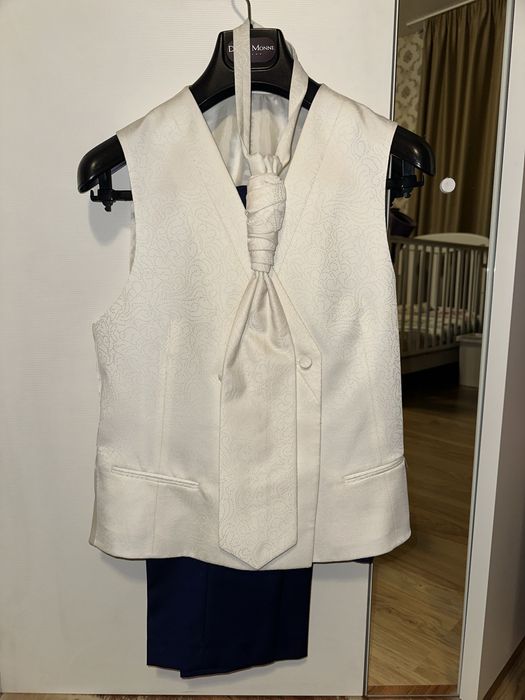 Официален костюм с елек и фишу- НОВ Desizo Monni