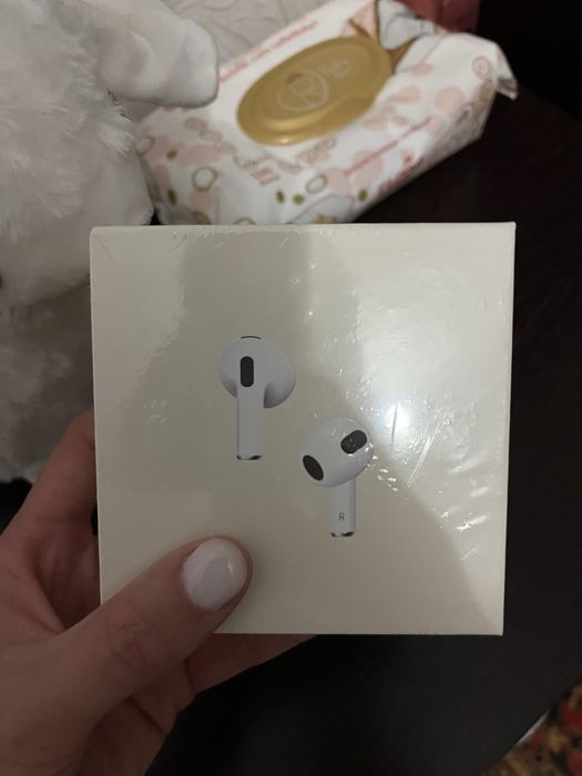 Продам AirPods 3 новые