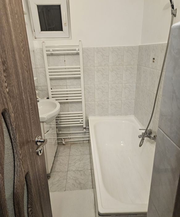 Garsoniera de închiriat 300 e